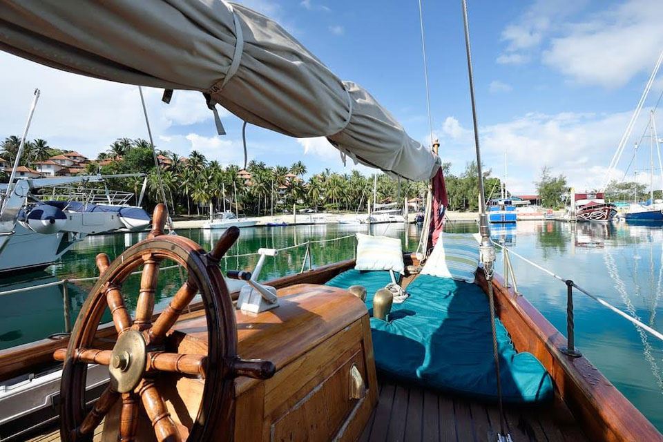 78-custom-stow-and-sons-classic-ketch-rona-9
