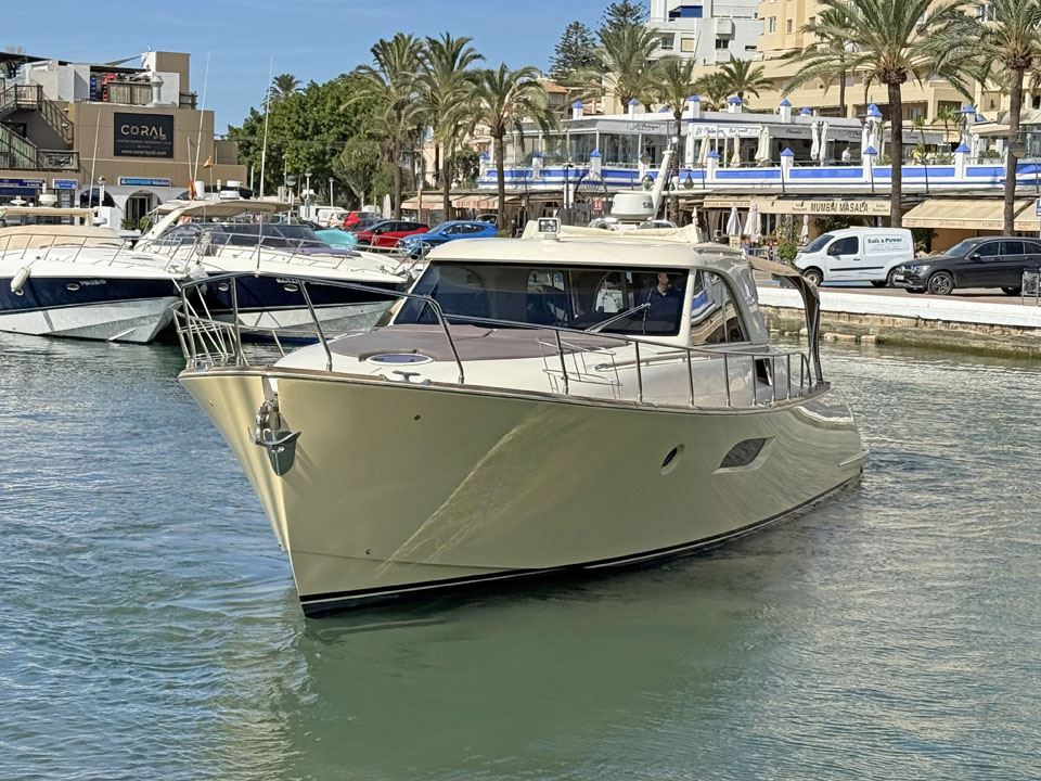 mochi-dolphin-44-liberty-3