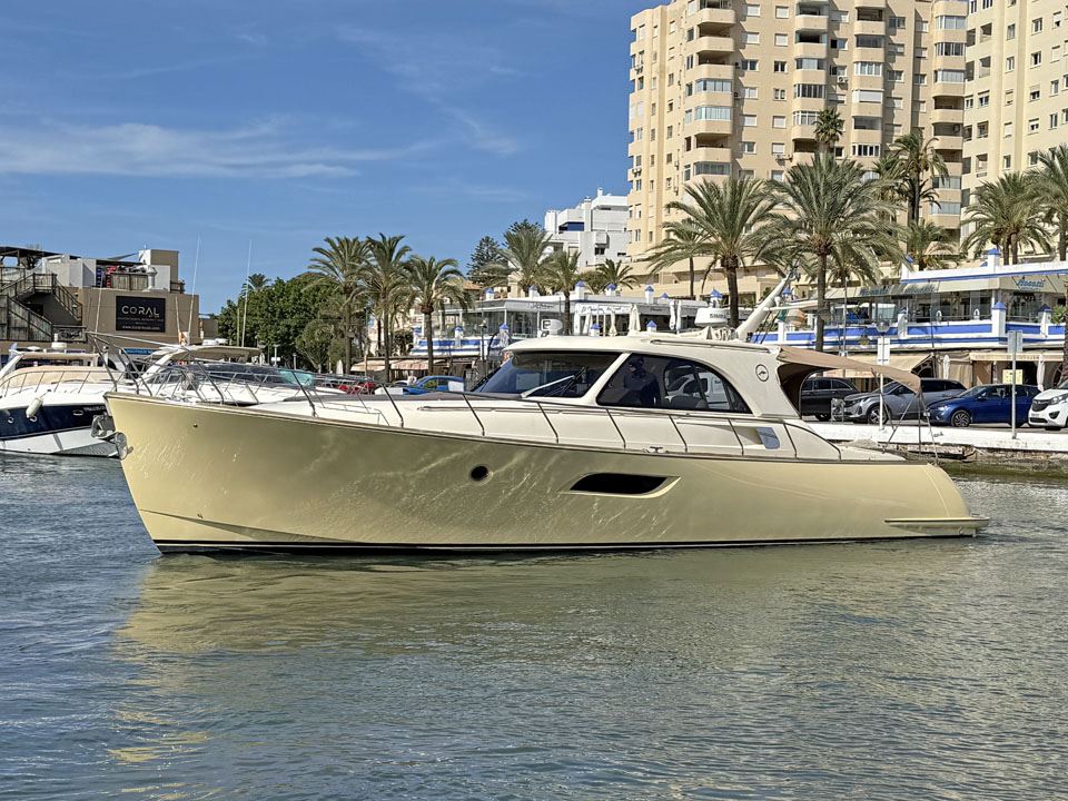 mochi-dolphin-44-liberty-4