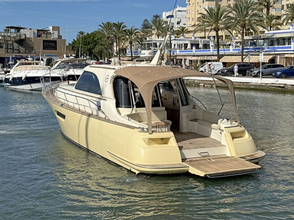 mochi-dolphin-44-liberty-5