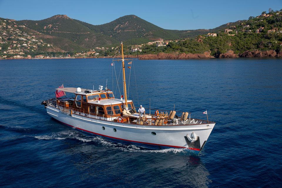 feadship-custom-25m-atalanta-j-10