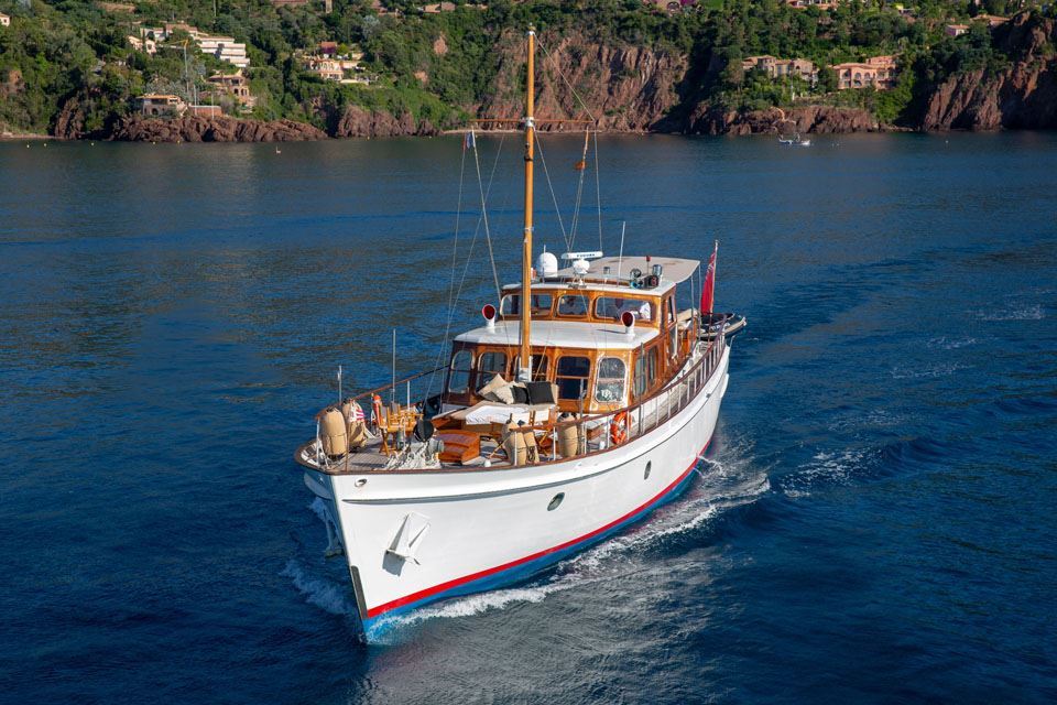 feadship-custom-25m-atalanta-j-2