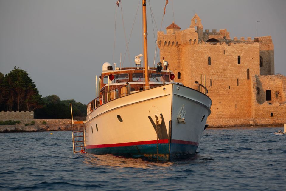 feadship-custom-25m-atalanta-j-3