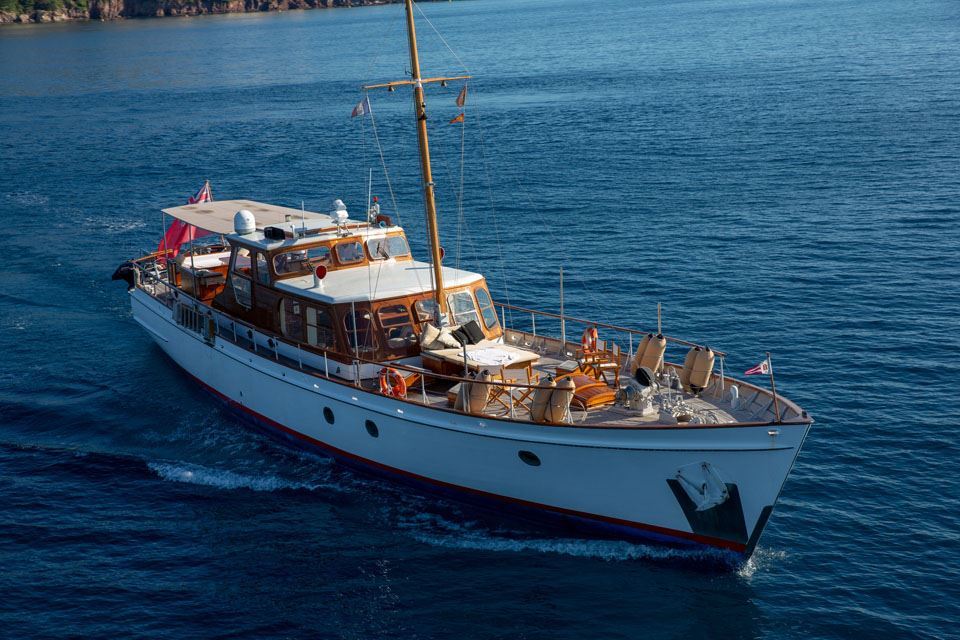 feadship-custom-25m-atalanta-j-4