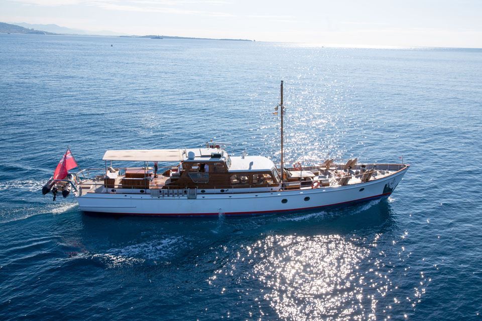 feadship-custom-25m-atalanta-j-6