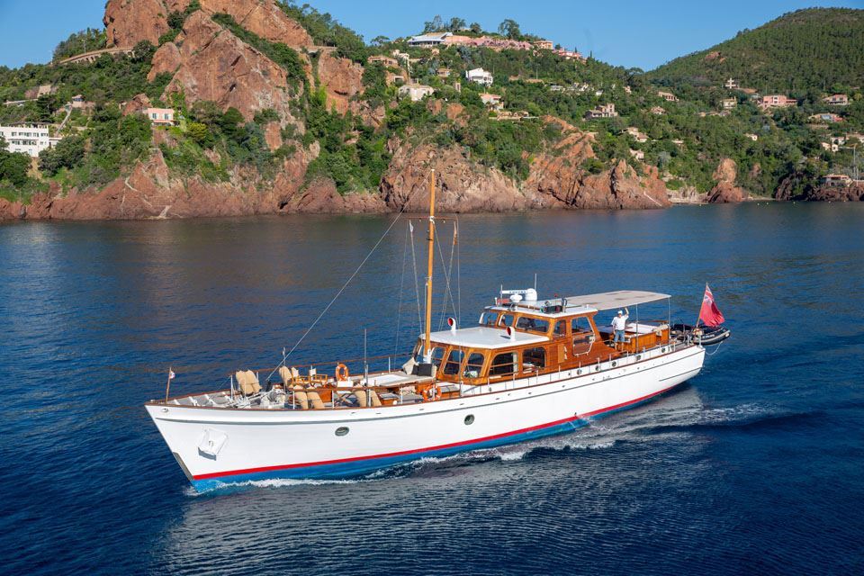 feadship-custom-25m-atalanta-j-7