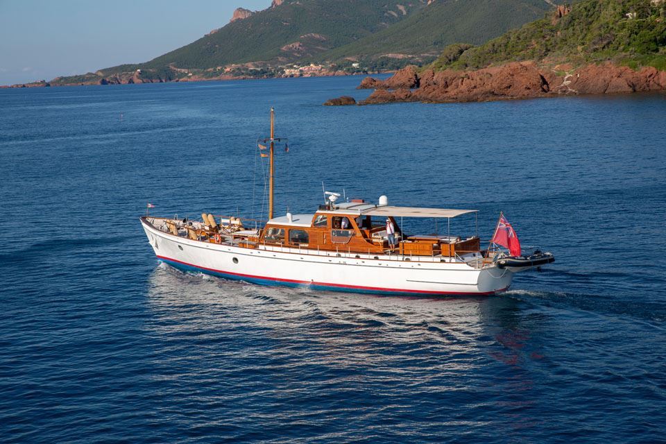 feadship-custom-25m-atalanta-j-9